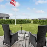 Semesterbostad Amazing In With Kitchen